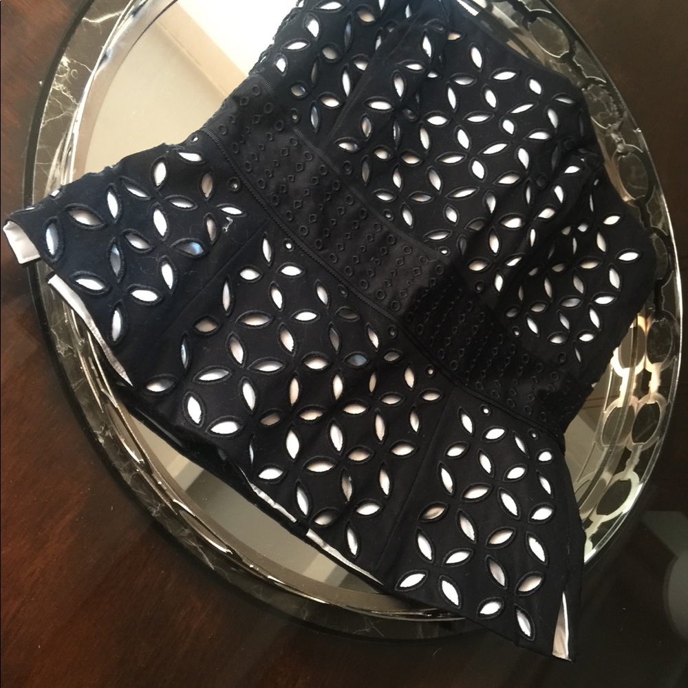 White/Black market Sz 00 NWT